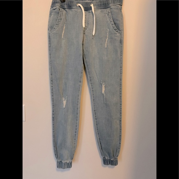 NWOT Womens distressed jogger jeans - Picture 1 of 5